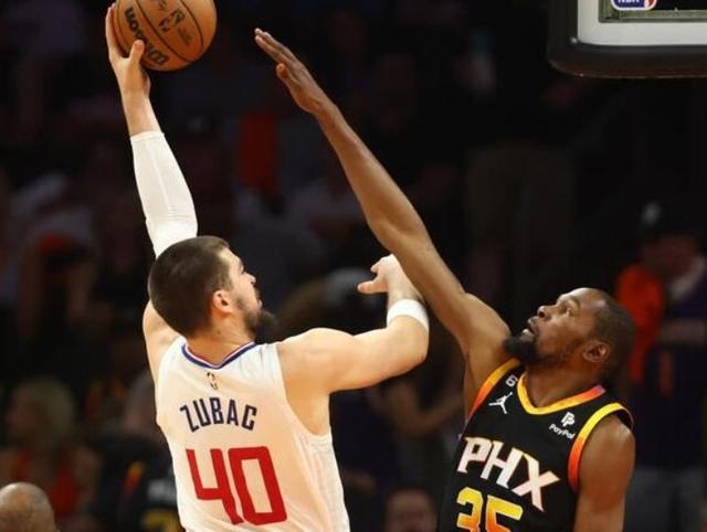 记者:快船不愿交易祖巴茨,此前追求杜兰特可能只是个烟雾弹