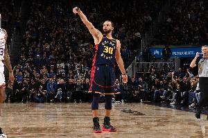 开云中国-库里谈中文昵称“萌库”：我听过这个 可爱的意思嘛 非常好