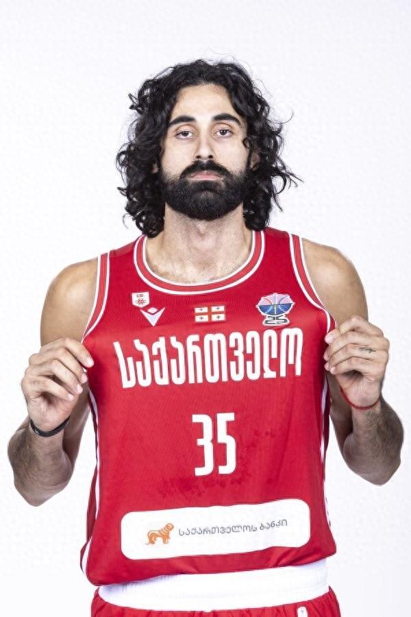 开云中国-艺术气息！魔术&amp;amp;格鲁吉亚中锋比塔泽在社交媒体晒出自己的新造型