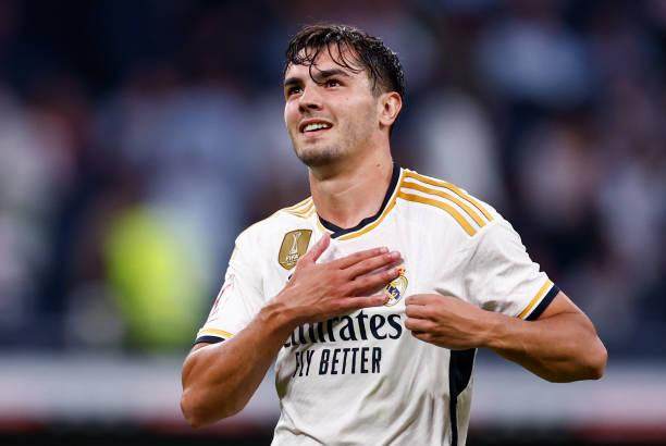 1695859393322072992.jpg 1704813181-612x612.jpg