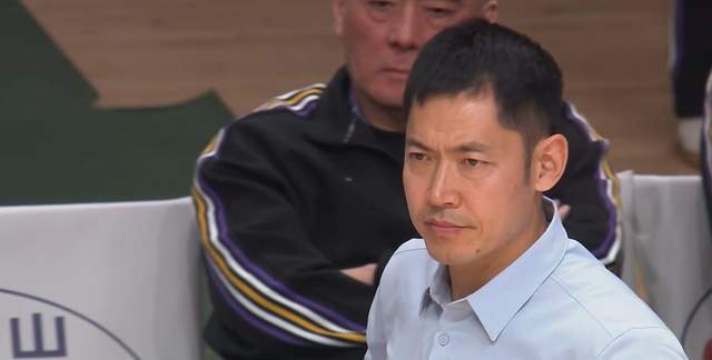 开云手机注册-狂输23分后，多位媒体人发声，怒斥缺乏精神领袖，矛头对准张庆鹏